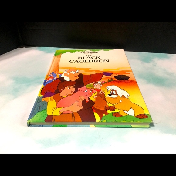 WALT DISNEY PICTURES 1990 THE BLACK CAULDRON BOOK - Picture 14 of 15
